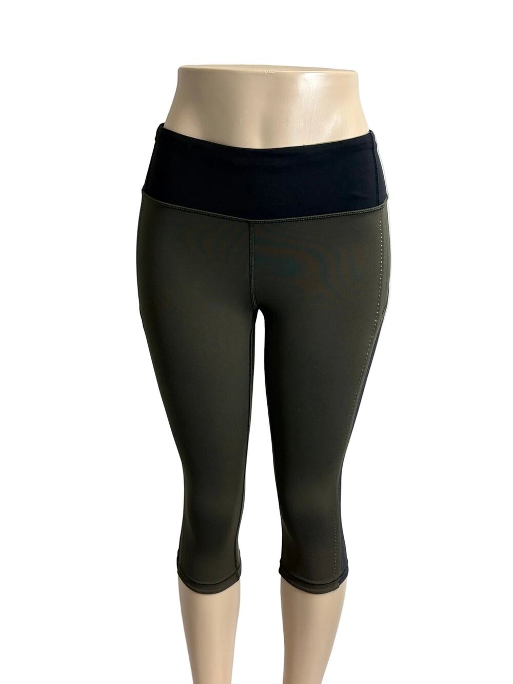 Lululemon capri style black/olive green leggings